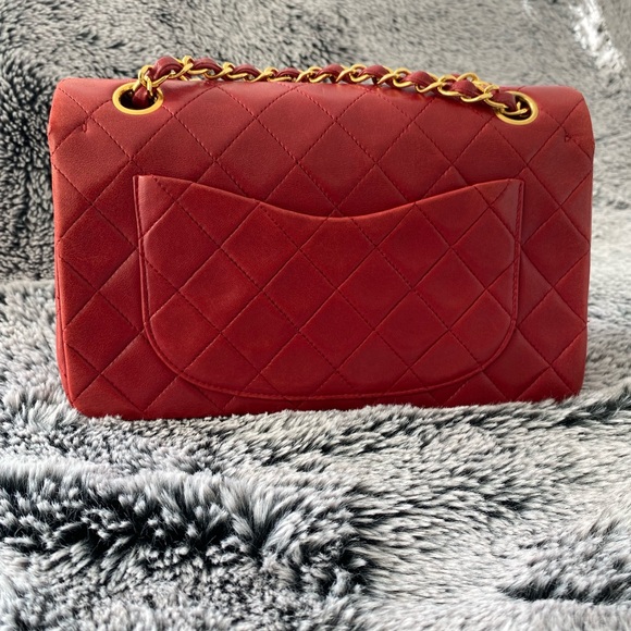 Chanel Classic Flap in Red Lambskin Series 1 Vintage 24k gold plated hardware - Picture 9 of 12
